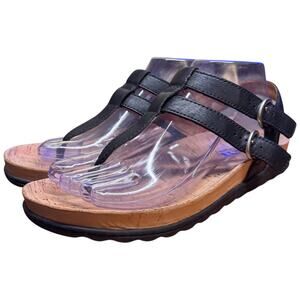 BORN Reta Women's 8M Double T-Strap Black Leather Thong Sandals Buckle